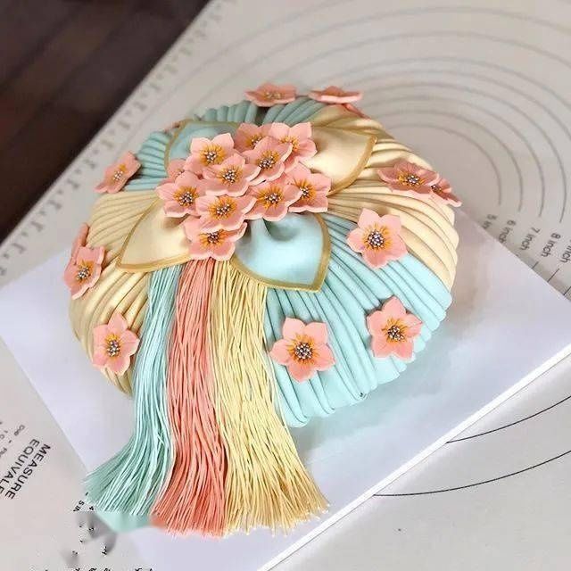 包袱蛋糕|脑洞太大韩国小姐姐晒神秘蛋糕,引百万粉丝每天催更太美了,每一张都让我流口水…