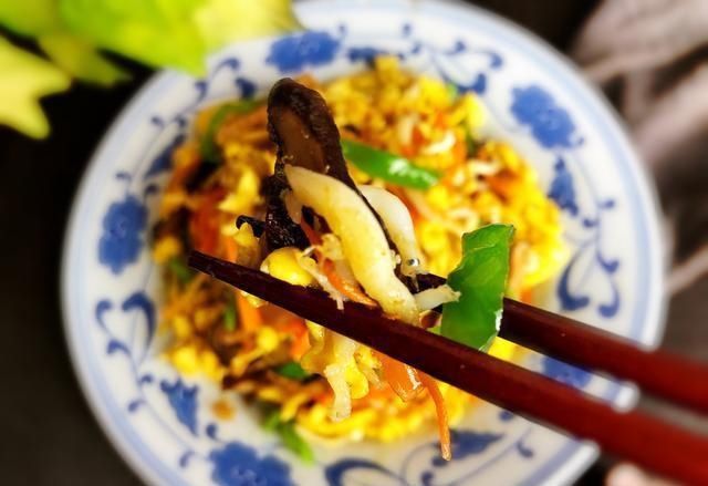 好看|这种鱼高蛋白低脂肪,用它炒蛋味道鲜还没刺,加点配菜好看更营养