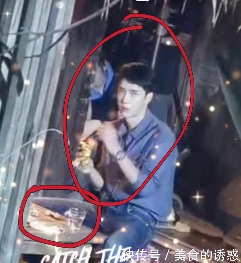  简陋|王一博《冰雨火》现场吃“煎饼果子”，环境简陋，吃相却很优雅