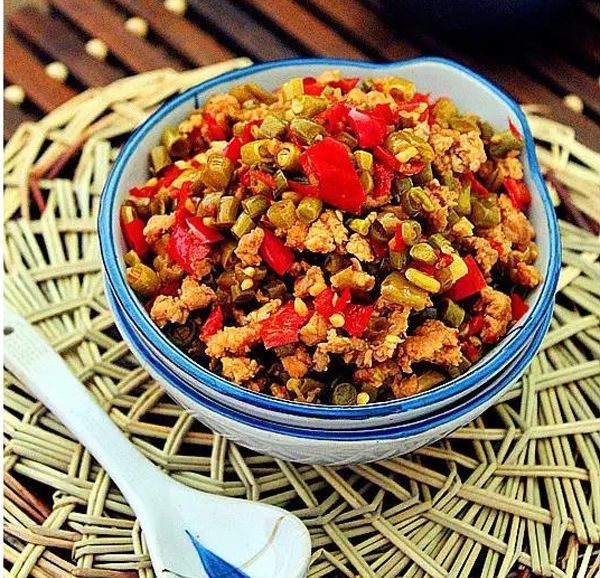  试试|油腻菜没胃口，想吃点酸辣开胃的，试试这道肉沫豆角