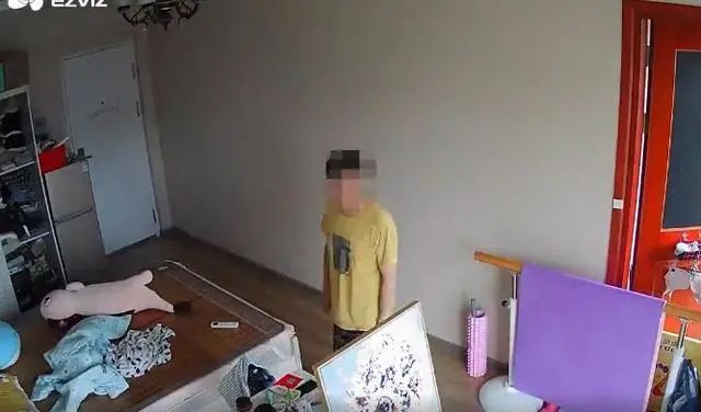  包女士|“小姐姐，记得关门！”杭州姑娘屋内惊现陌生字条，看完监控头皮发麻