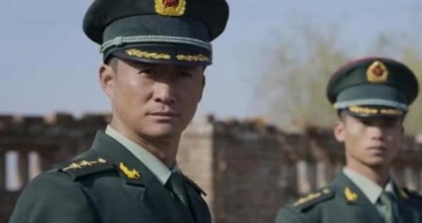 警察|战狼：警察让现役军人放下武器不合理？知道真相后，我们都错了！