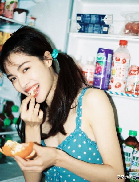  景甜|景甜笑看资源咖断层降级，这脸也吸金？