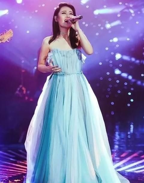 翻唱|本被《好声音》淘汰,后因翻唱一首歌一炮而红,观众也为她抱不平