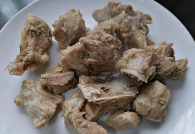 绝配|炖排骨别总放土豆,它才是“绝配”,味道鲜美又补水,秋季别错过