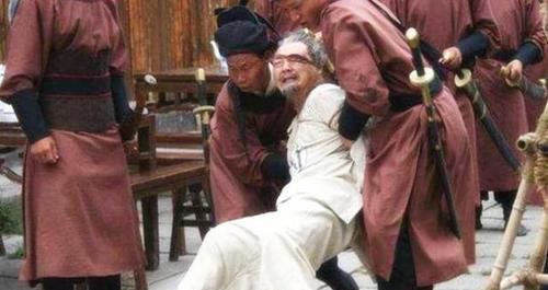  大官|这个人专门乔装成大官行骗，结果，所到之处贪污钱财数不胜数