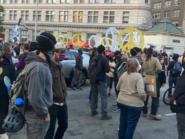 湾区|湾区失控了！700抗议者砸警局、烧法院！包裹盗窃猖狂