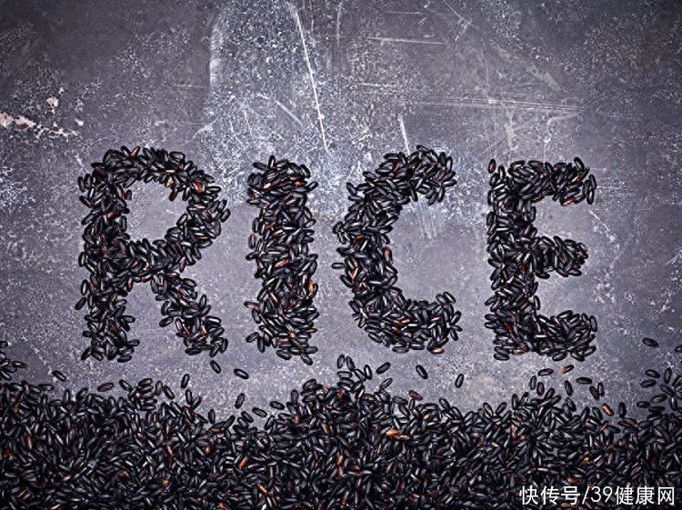为啥不能随便吃黑米呢(为啥不能随便吃黑米呢？再次提醒：4类人不宜多吃，建议了解一下)