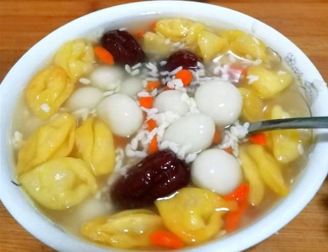 吃法|酒酿汤圆,你们那有这种吃法吗?补血养颜,香甜Q弹,超简单。