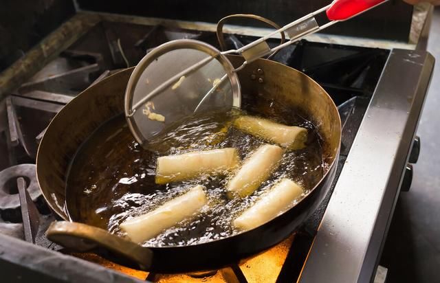 简单|豆腐皮春卷,酥脆香甜,软嫩可口,做法超简单的家常美食,特好吃