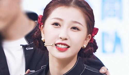  虞书欣|德云斗笑社：虞书欣也出现了？出场方式很特别，看来是真火