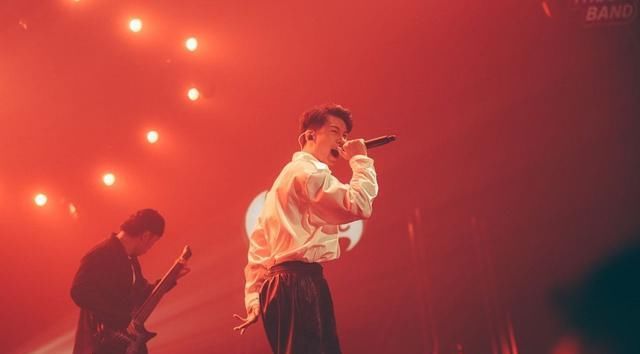  白举纲|白举纲《乐队的夏天2》一轮游，赛后发文回应偏见，大张伟也支持