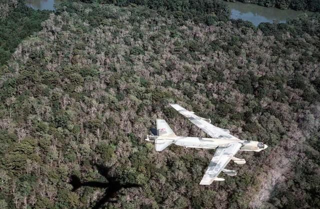  加油机|飞行员报告：在B-52轰炸机上飞行和战斗
