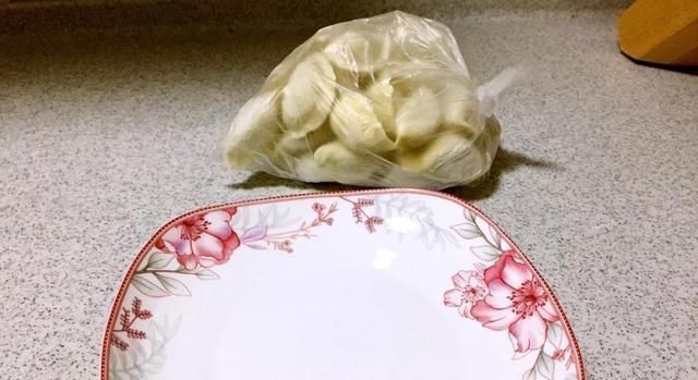  速冻|煮速冻饺子，不要把水直接煮进锅里，教你一招饺子不容易粘锅