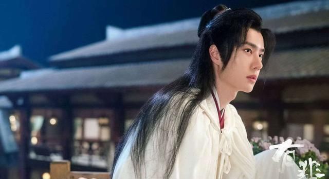  好看|酷盖王一博：长得好看还这么全面，比他演技好的没他的年龄和人气