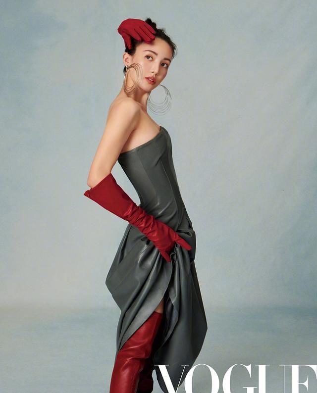  紧身衣|金晨最新杂志大片曝光，穿皮革紧身衣展现“纸片”身材