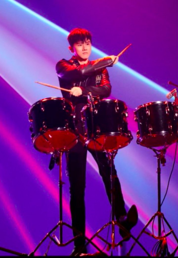  乘风破浪|排球名将唱《入海》蔡徐坤跳《情人》《姐姐》成团夜点燃观众