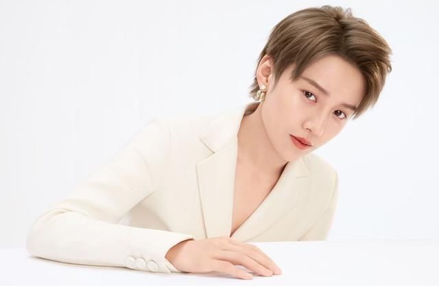  尴尬|两大女团C位选手遇尴尬，粉丝数落后，淘汰选手才是赢家？