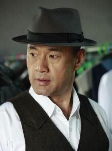  于荣光|演员于荣光：父亲患癌还让喝酒，撒了一个“谎”让其多活了7年