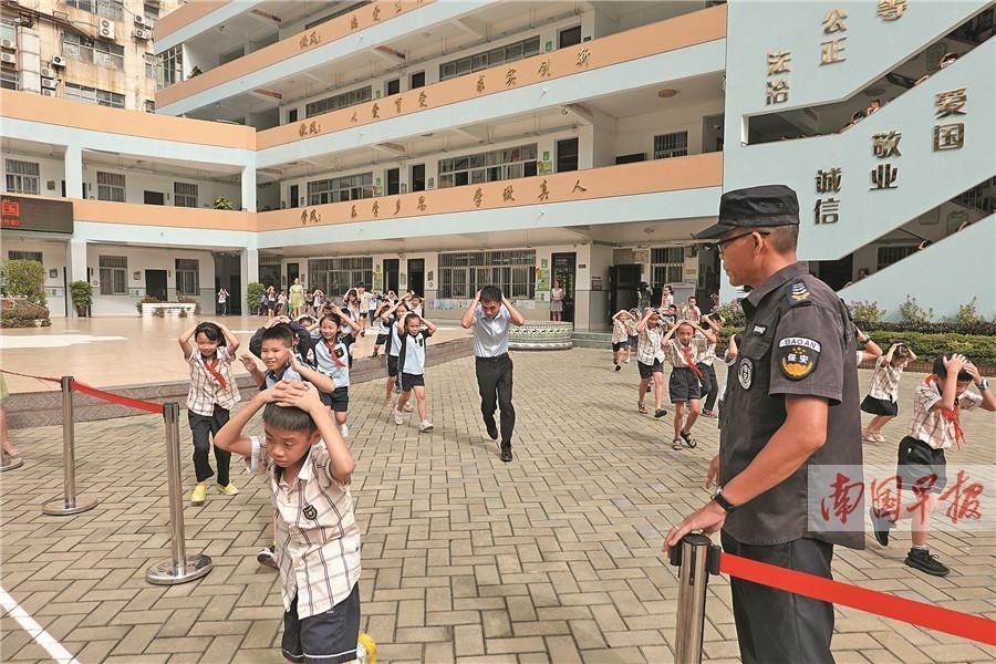高空|9月19日焦点图：小区业主众筹摄像头抓“高空抛物”