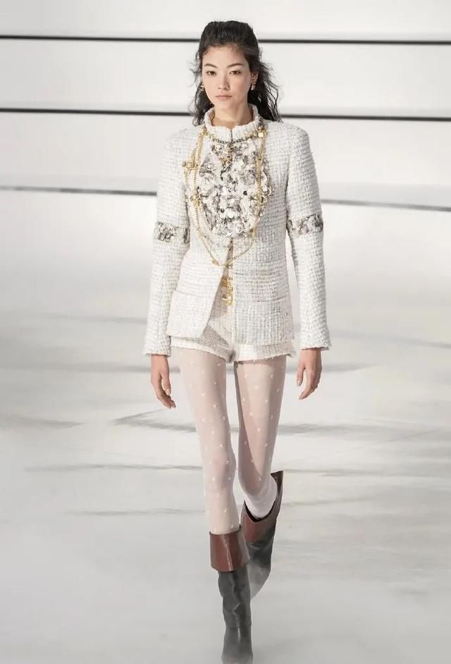 香奈儿|拿什么配香奈儿 顶流时尚大咖都会选TA