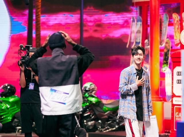  布布|王一博追星赢家,生日获偶像布布发祝福