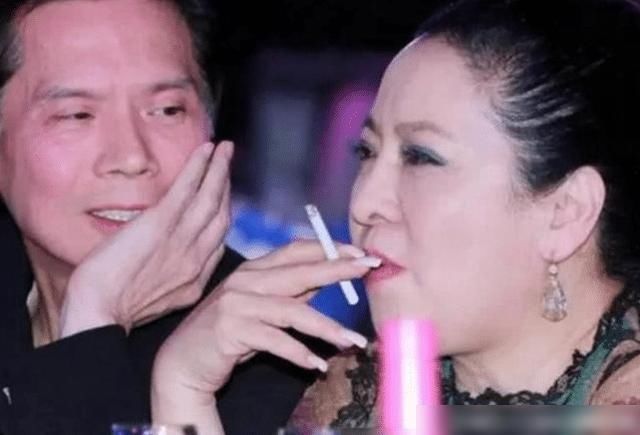 刘雪华|如今嫌她们丑，当年追成狗！下面4位发福女星，当年可都是大美女