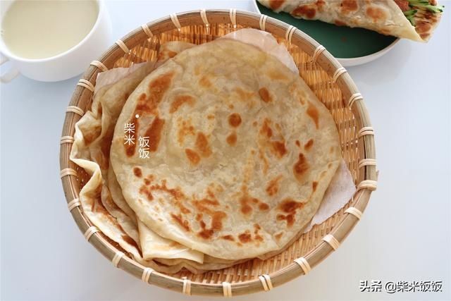  烙饼|＂家常烙饼，最服这做法，提前揉面放冰箱，现吃现烙，又软又香＂