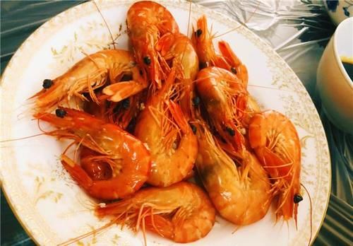 吃饭|暑假儿子请同学吃饭,我嫌外面贵在家招待,一桌菜吃得干干净净!