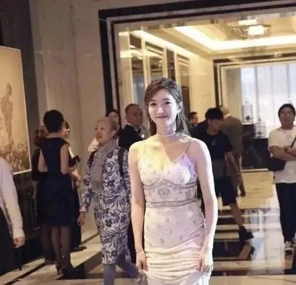  好看|H型身材的女生，要如何打扮，才能气质好看显腰细？