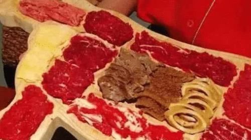 吃饭|老同学见面请吃饭,吃了“一整头牛”,结账时傻眼了没算错吗