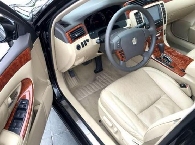 皇冠|20年车龄的老皇冠,车牌挂888,造型改成迈巴赫,年检还能一次过