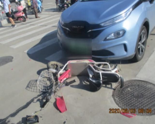 带车|连人带车,飞出去了!