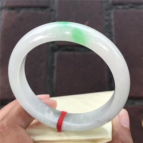 翡翠|翡翠为什么这么受欢迎?翡翠的文化你知道吗