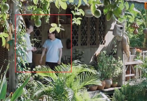  到底|周深到底有多高？和毛不易站一起后，他被“出卖”了！