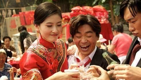 婚姻|接亲时，新娘索要8.8万开门费，说开门红，新郎连问三句转身离去