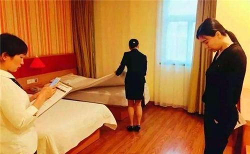  夫妻|警察酒店查房，只需问一句话，就能分辨“真假夫妻”，大开眼界
