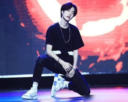  网络|神的孩子在跳舞？恭喜王一博入围8月艺人网络影响力榜TOP10