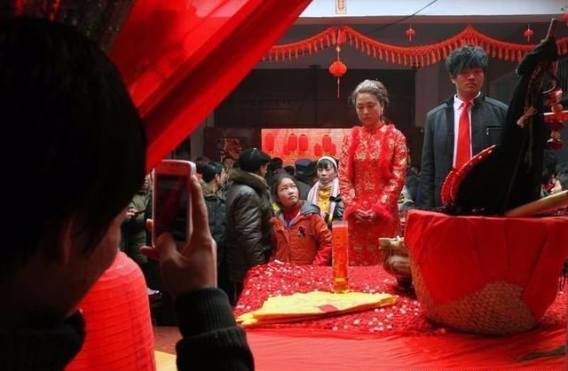 经济发达地|贫穷农村，二十五万彩礼钱加一套房娶一个老婆，你能接受吗？