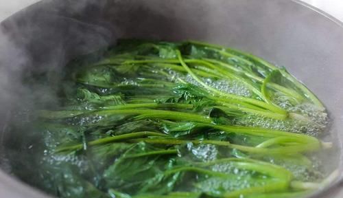 菠菜|秋季,鸡蛋和菠菜是绝配,每天炒一盘,简单易学,补钙又补脑