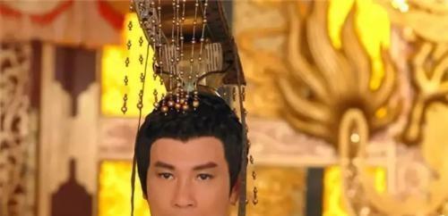 人都|太监以为他是傻子,助他登基,他下的第一道圣旨,让太监傻眼了!