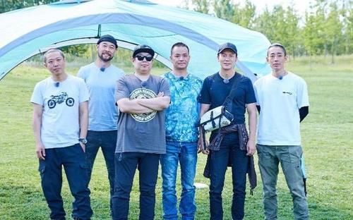 分手|李晨分手后异性缘太好,与众多美女亲密互动大秀肌肉,却被吐槽“油腻”