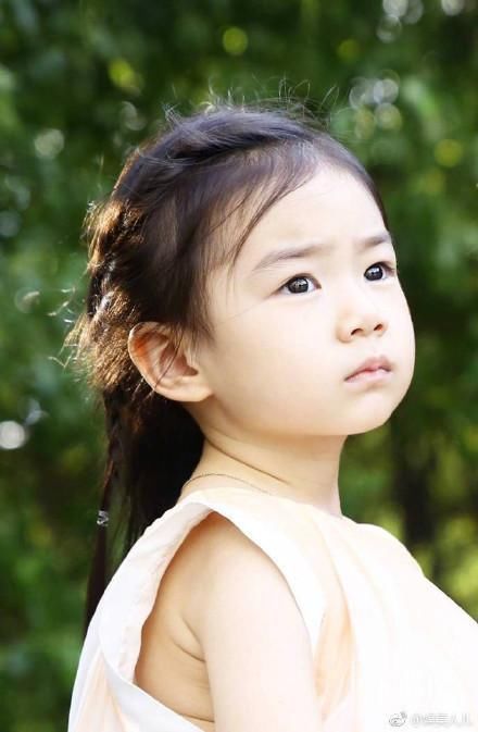  吃饭|综艺花絮曝光，李承铉喂lucky吃饭获白眼一个，这也太萌了吧！