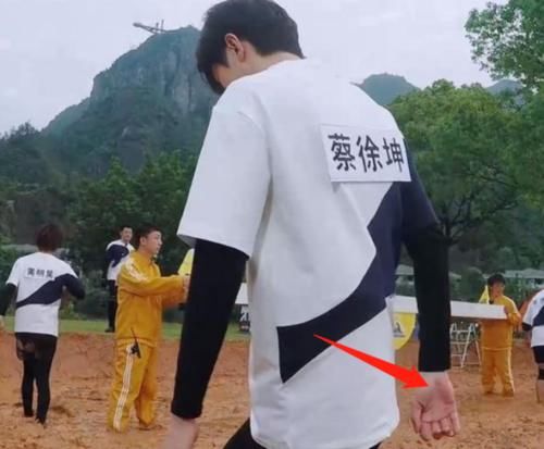  行李|跑男为何选baby做常驻女嘉宾？当拍到她的行李后，果然实至名归