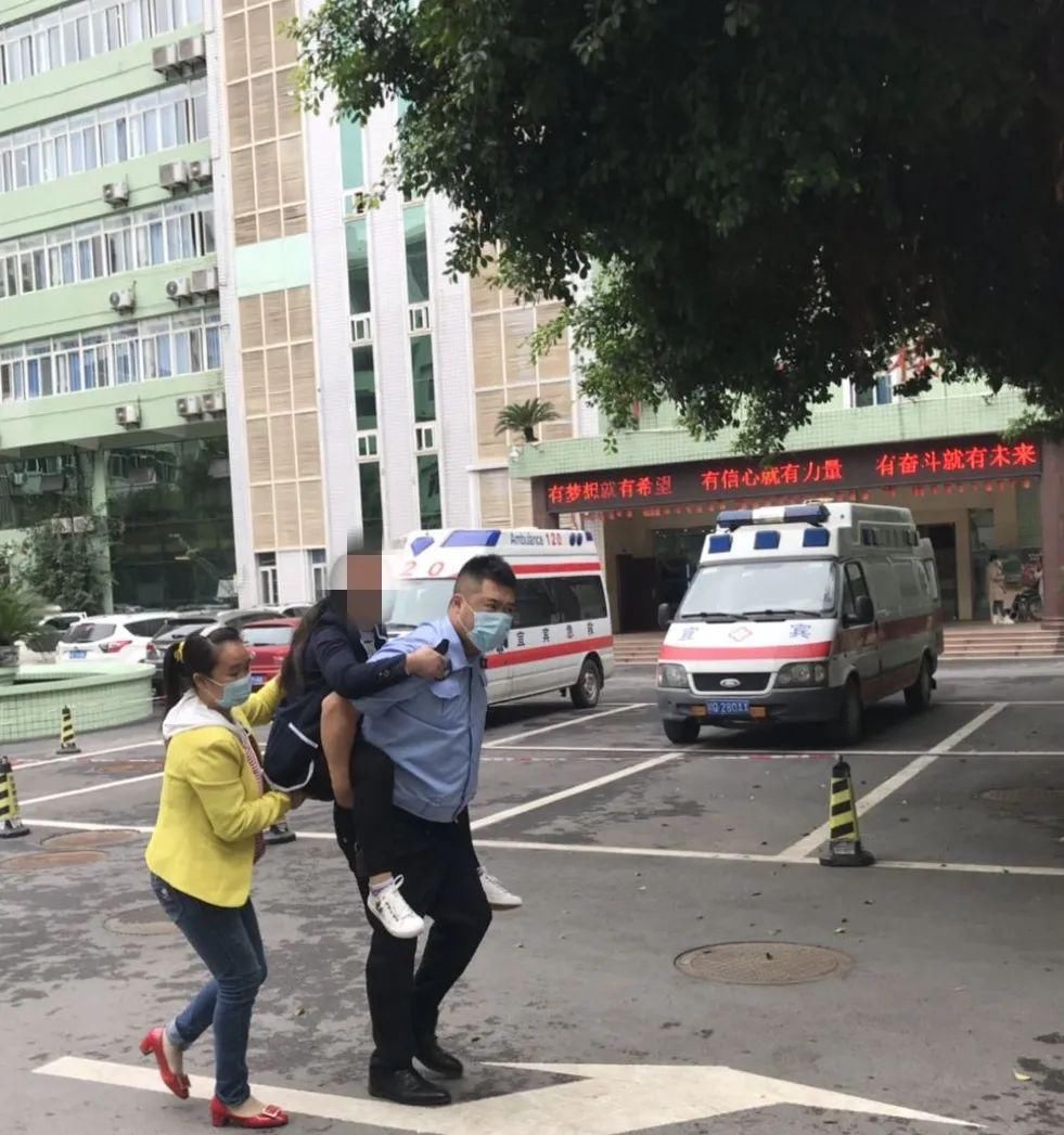  名交警|【爆料】兴文这位交警哥哥谁认识？为你点赞！