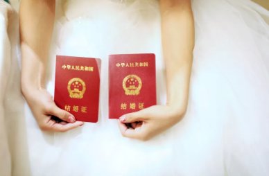 男子|结婚证也能代办?广西一男子花10余万当彩礼、买首饰后才发现“妻子”是假的