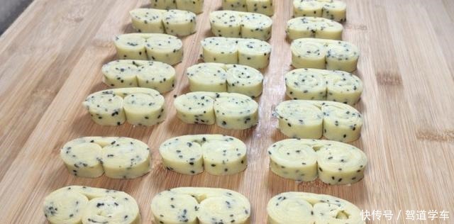 酥脆|面粉中加入两个鸡蛋,香甜酥脆,层次分明,越嚼越香,上桌就光盘