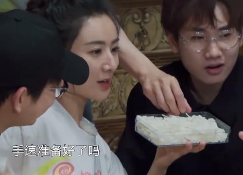 听听|叫宋威龙太生疏,叫小龙不尊重,听听薇娅喊的啥,不愧是直播一姐