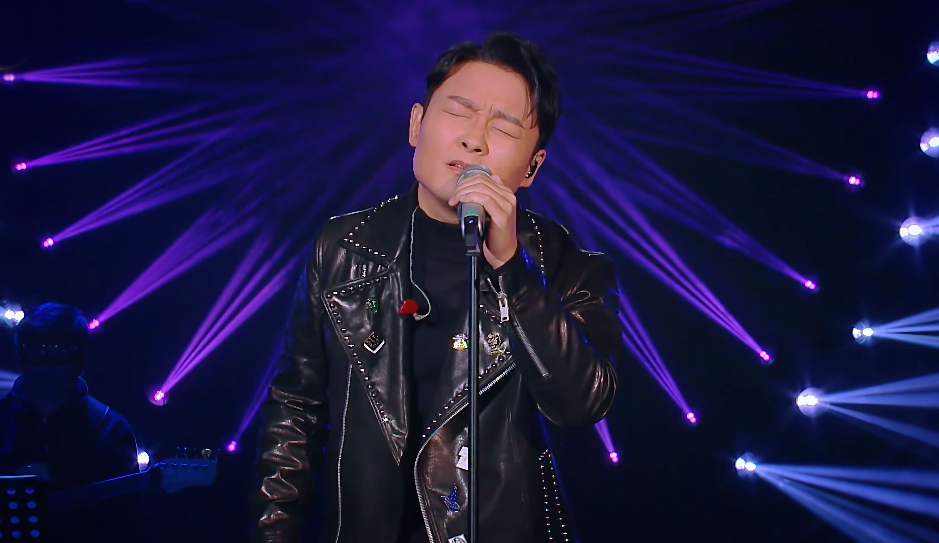  却是|追了8季《歌手》终于等来了曾一鸣，听的是歌看到的却是人生