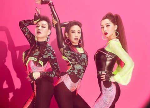  阿朵|阿朵钟丽缇服装被评太丑，看了节目组准备的初始服装还会这么说吗？